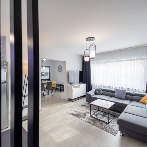 Whole House Family Holiday Home for 10 Persons