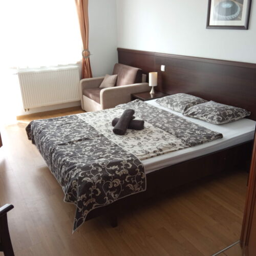 Pokój 4-osobowy na piętrze Studio (możliwa dostawka)