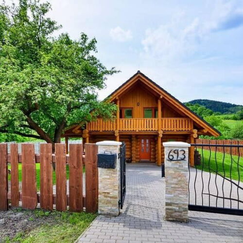 Chalupa (jako celek) se sprchou s vlastní kuchyní pro 12 os.