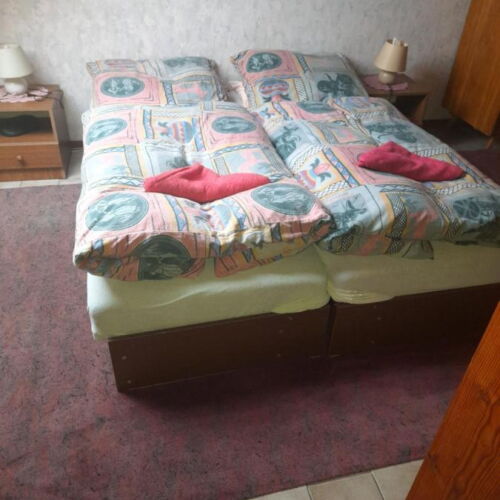 Pokoj s manželskou postelí