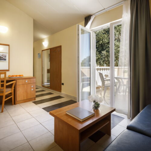 Apartament standard cu vedere spre gradina cu 3 camere pentru 6 pers.