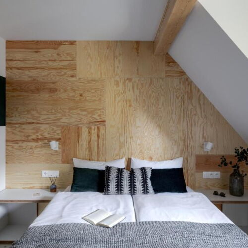 Camera dubla la etaj cu grup sanitar