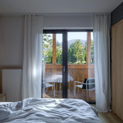 Camera dubla cu balcon cu grup sanitar