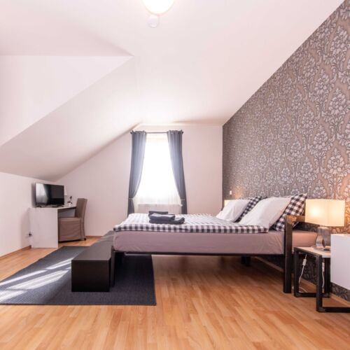 Pokój 4-osobowy Deluxe z prysznicem