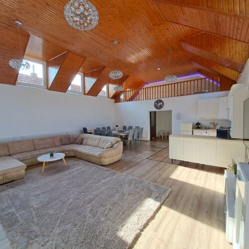 Casă de vară lCD TV cu grădină pentru 14 pers. (se inchirieaza doar integral)