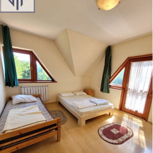 Doppelzimmer Parterre mit Aussicht auf den Wald