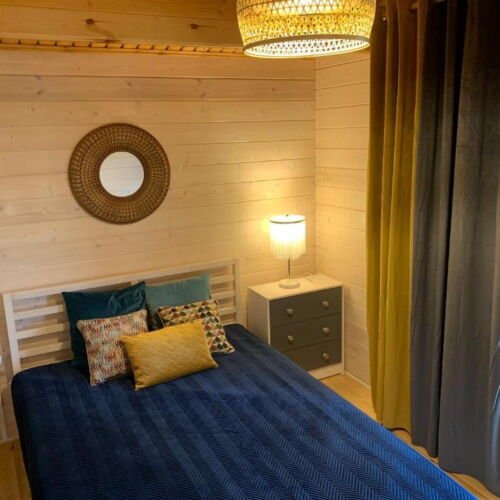 Casă de vară la parter cu baie pentru 4 pers. (se inchirieaza doar integral)