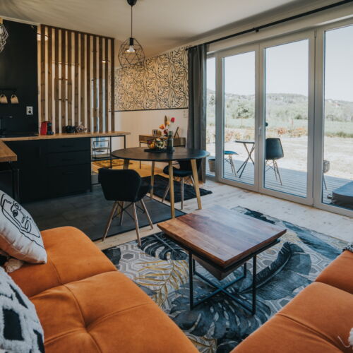 Cabană întreaga unitate cu aer condiționat pentru 2 pers. (se inchirieaza doar integral)