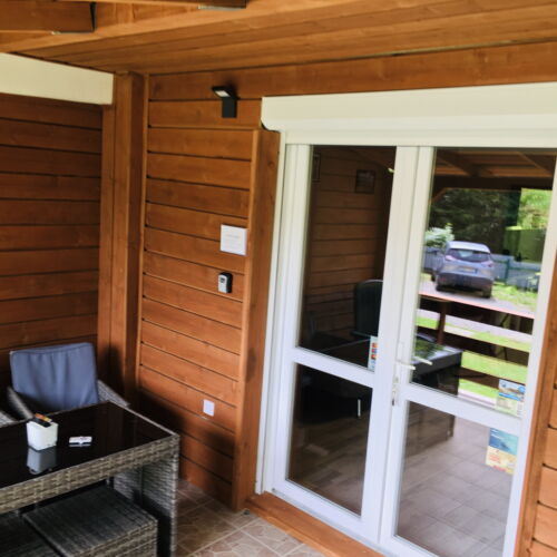 Apartament la parter cu vedere spre lac pentru 6 pers. (se inchirieaza doar integral)