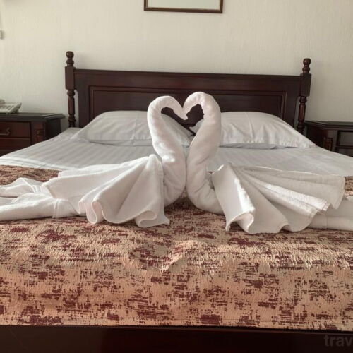 Camera dubla la etaj cu balcon (se poate solicita pat suplimentar)