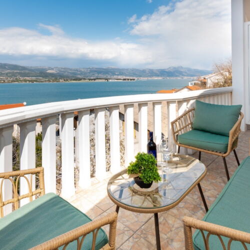 Apartament romantică cu vedere spre mare cu 1 camera pentru 2 pers. (se poate solicita pat suplimentar)