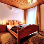 Apartmán s klimatizáciou s manželskou posteľou s 1 spálňou v podkroví (s možnosťou prístelky)