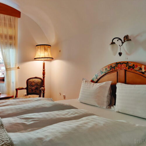 Suita grand la parter cu 2 camere pentru 3 pers.