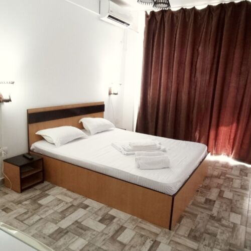 Pokoj s balkónem s manželskou postelí na poschodí