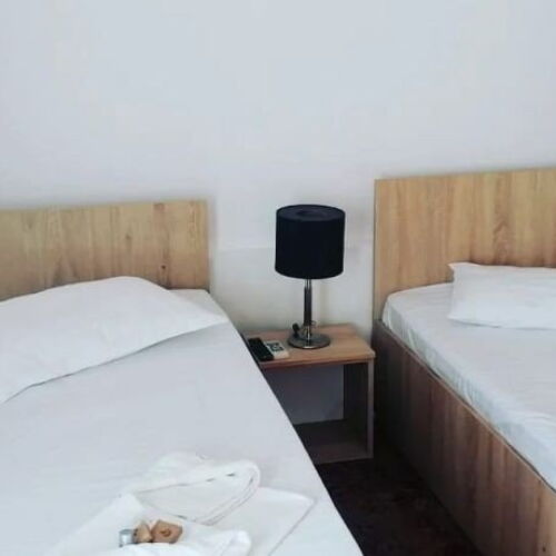 Camera twin twin cu balcon