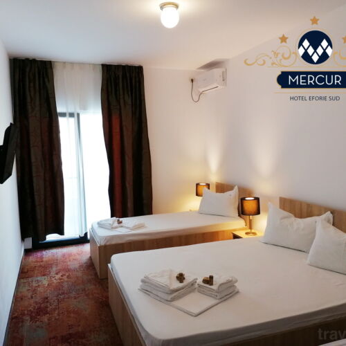 Camera tripla cu balcon