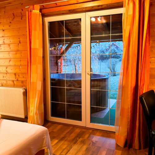 Pokoj s manželskou postelí