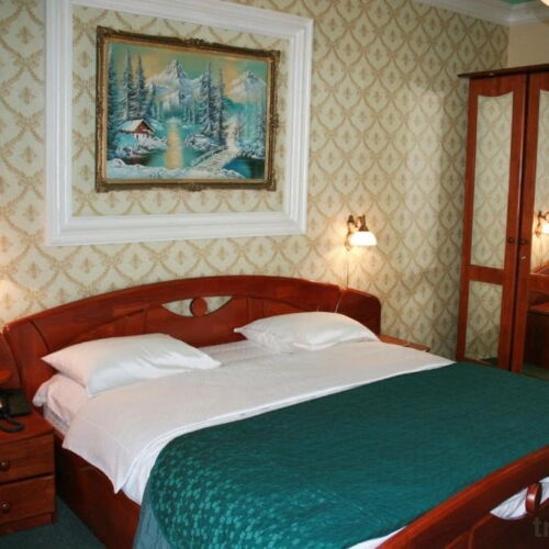 Apartament la etaj cu balcon cu 1 camera pentru 4 pers. (se poate solicita pat suplimentar)