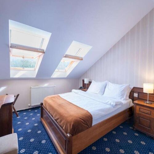 Economy Pokoj s manželskou postelí v podkroví