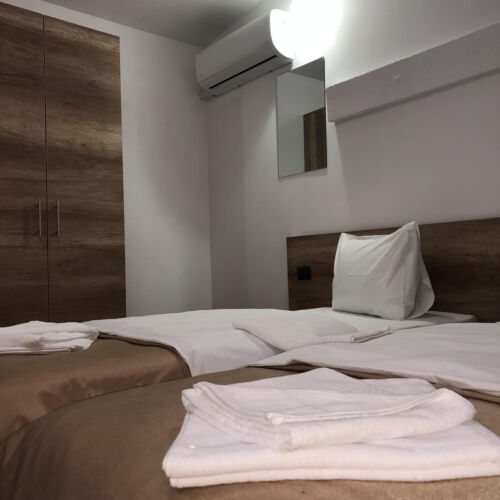 Camera twin la mansardă (se poate solicita pat suplimentar)