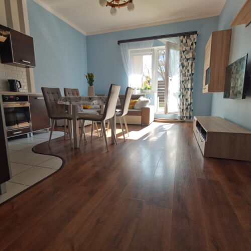 Apartament 6-osobowy na parterze z tarasem z 3 pomieszczeniami sypialnianymi