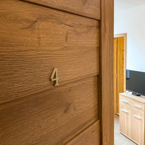 Pokój 6-osobowy z prysznicem ze wspólnym aneksem kuchennym (możliwa dostawka)