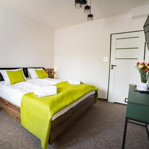 Camera dubla family la etaj