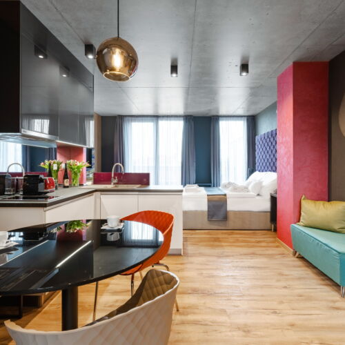 Suita penthouse lux cu 4 camere pentru 8 pers.