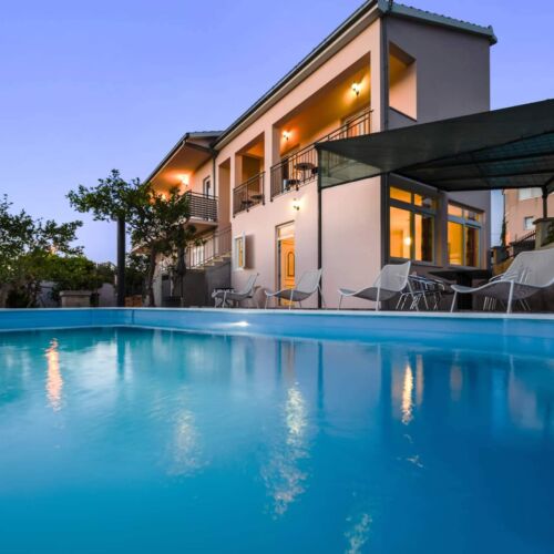 Sea View 4-Room Air Conditioned Apartment for 8 Persons K-19735