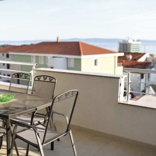 Apartament cu aer condiționat cu vedere spre mare cu 3 camere pentru 8 pers. A-19795-d