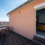 Apartman s klimatizací pro 5 os. se 3 ložnicemi s výhledem na moře A-20177-a