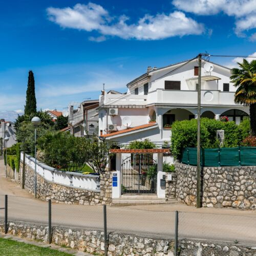 Apartman s klimatizací s terasou pro 3 os. s 1 ložnicí A-20374-a