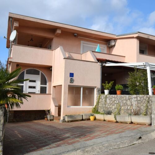 Apartament 5-osobowy z klimatyzacją z tarasem z 2 pomieszczeniami sypialnianymi A-20465-a