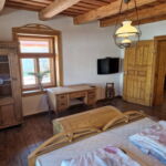 Classic Whole House Farmhouse for 4 Persons (extra beds available)