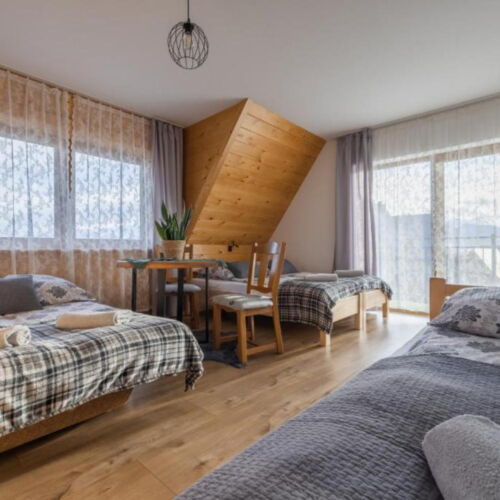 Mountain View Upstairs 5 Person Room