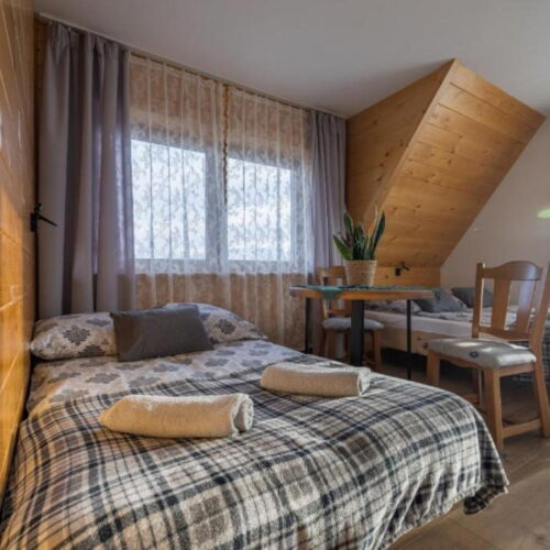 Mountain View Family 5 Person Room