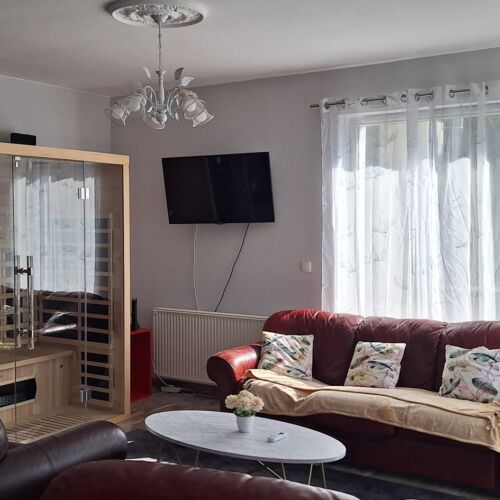 Casă de vacanță familial(ă) întreaga unitate pentru 12 pers. (se inchirieaza doar integral) (se poate solicita pat suplimentar)