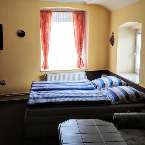 Pokoj se sprchou  pro 3 os.