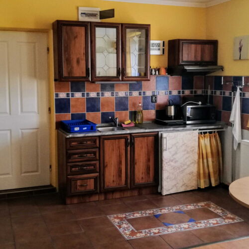 Pokoj se sprchou s vlastní kuchyňkou pro 5 os. (s možností přistýlky)