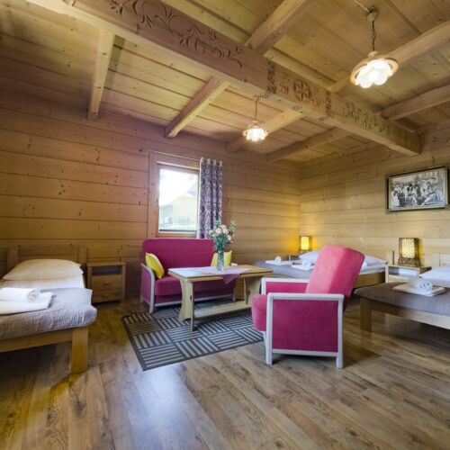 Mountain View Family Holiday Home for 23 Persons