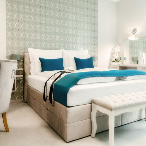 Deluxe Queen 1-Room Suite for 4 Persons