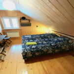 Zweibettzimmer im Dachgeschoss mit Aussicht auf die Berge (Zusatzbett möglich)