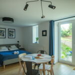 Standard 1-Zimmer-Suite für 4 Personen mit Aussicht auf den Garten