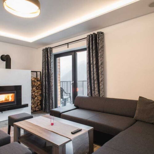 Chata 12-osobowy z prysznicem z własną kuchnią (możliwa dostawka)