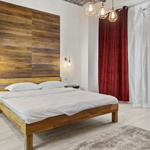 Camera dubla la etaj cu balcon