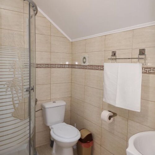 Vila cu grădină pentru 8 pers. (se inchirieaza doar integral)