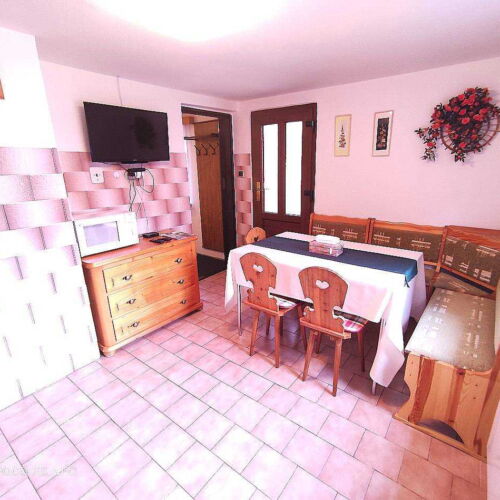 Chalupa (jako celek) se sprchou s vlastní kuchyňkou pro 4 os. (s možností přistýlky)