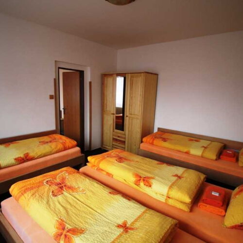 6 Person Room with Shower