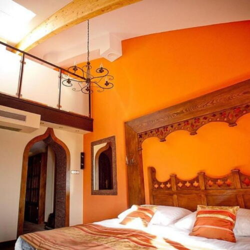 Apartament 4-osobowy z balkonem z antresolą z 1 pomieszczeniem sypialnianym