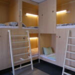 Ágyanként foglalható 8× egyágyas szoba